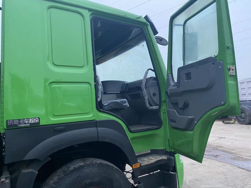 Loading Capacity Tipping Trucks Green Color. Sinotruk HOWO 8*4 Dump Truck Secondhand Truck