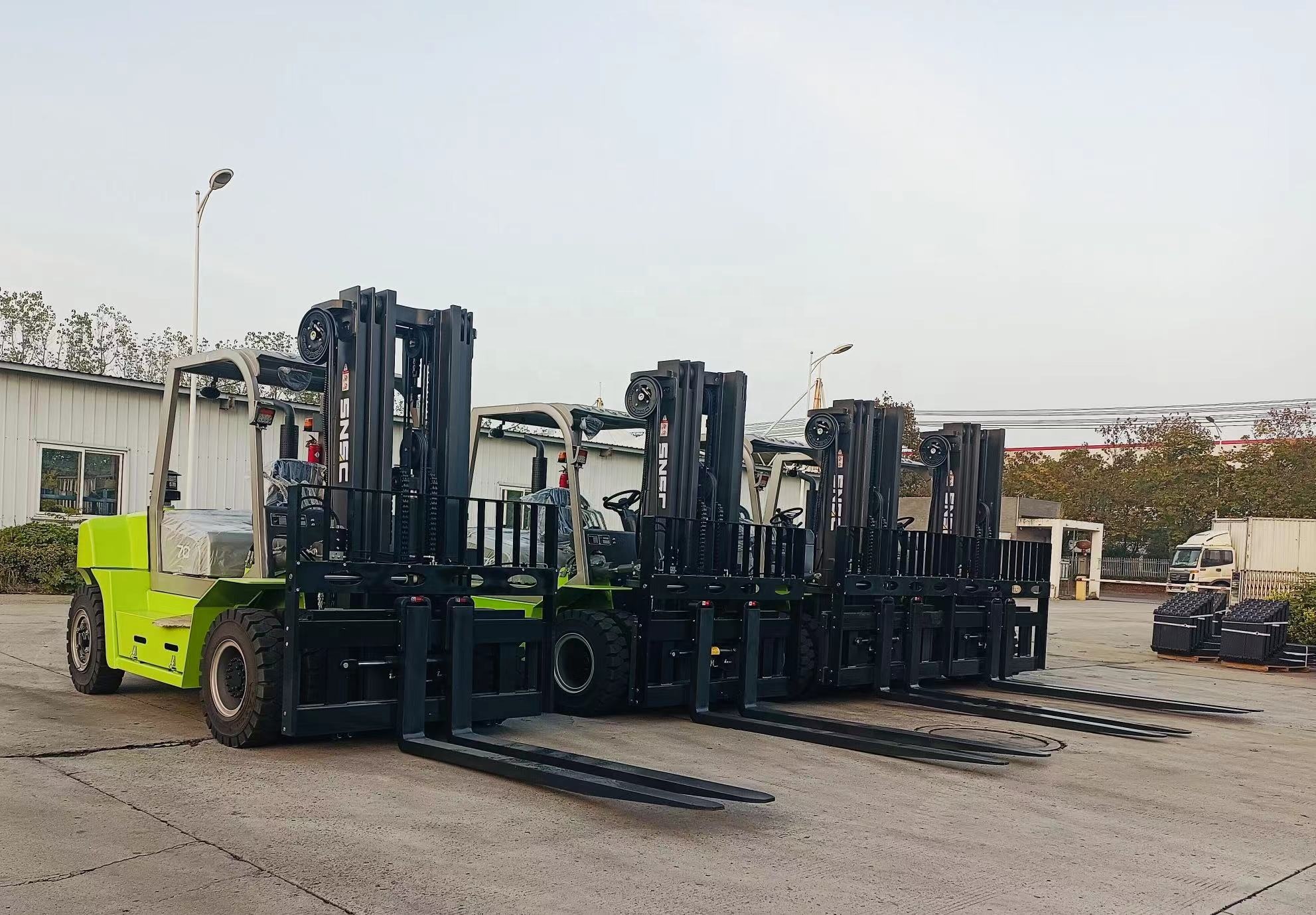 Wei Chai Engine 30 Ton 35 Ton Diesel Port Forklift Rough Tire Min Lifting Height 200MM