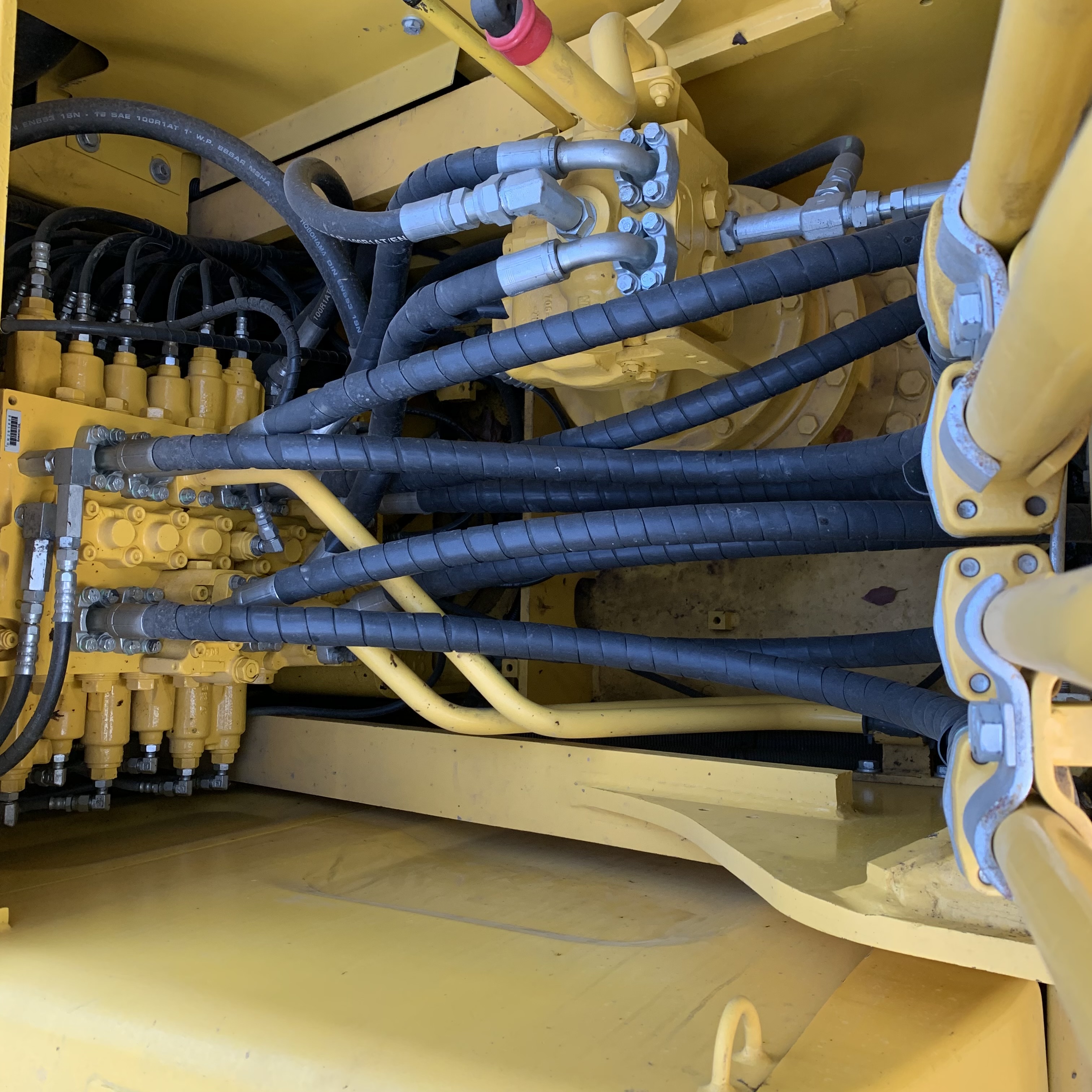 20 Ton Second Hand Komatsu PC200 PC220 Hydraulic Crawler Excavator With Low Working Hours