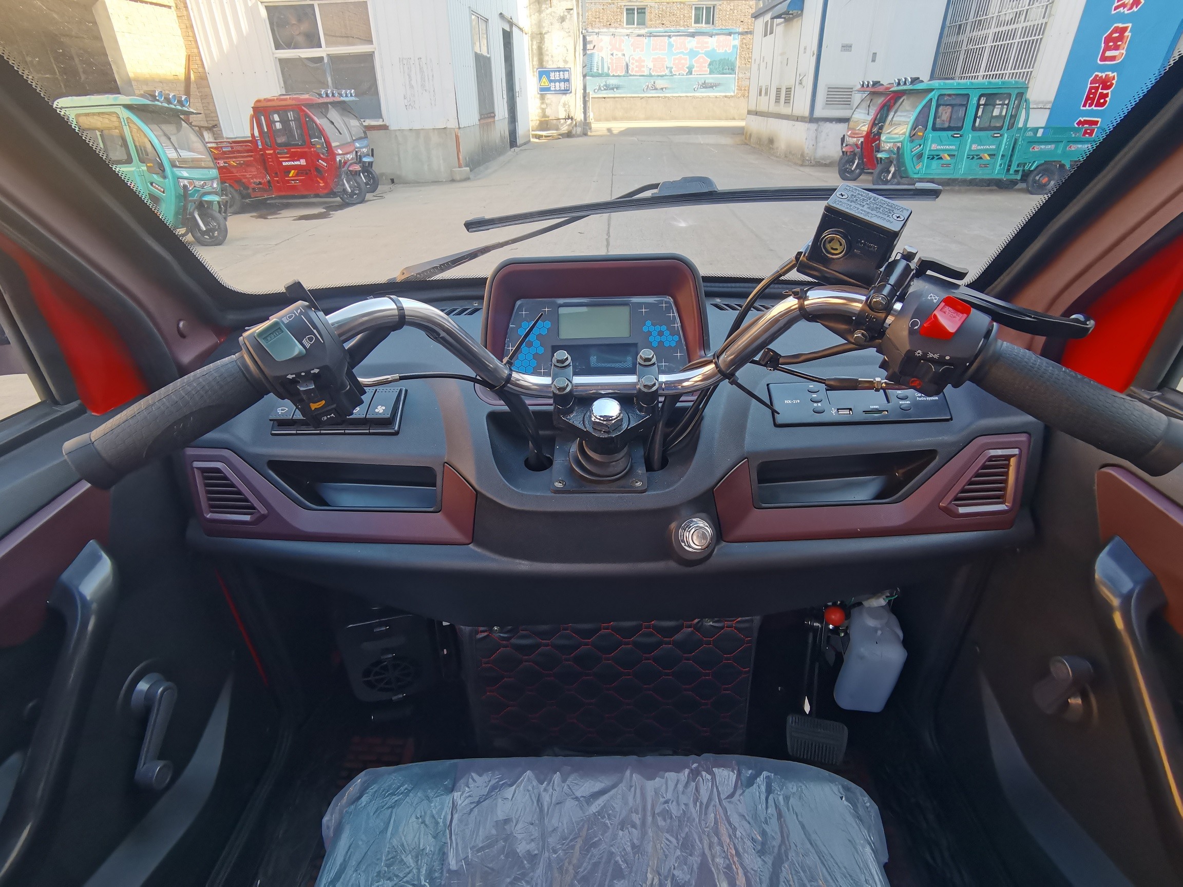 Gasoline Powered Enclosed Motorized Passenger Tricycle With Multi Colors Max Speed 70km/H