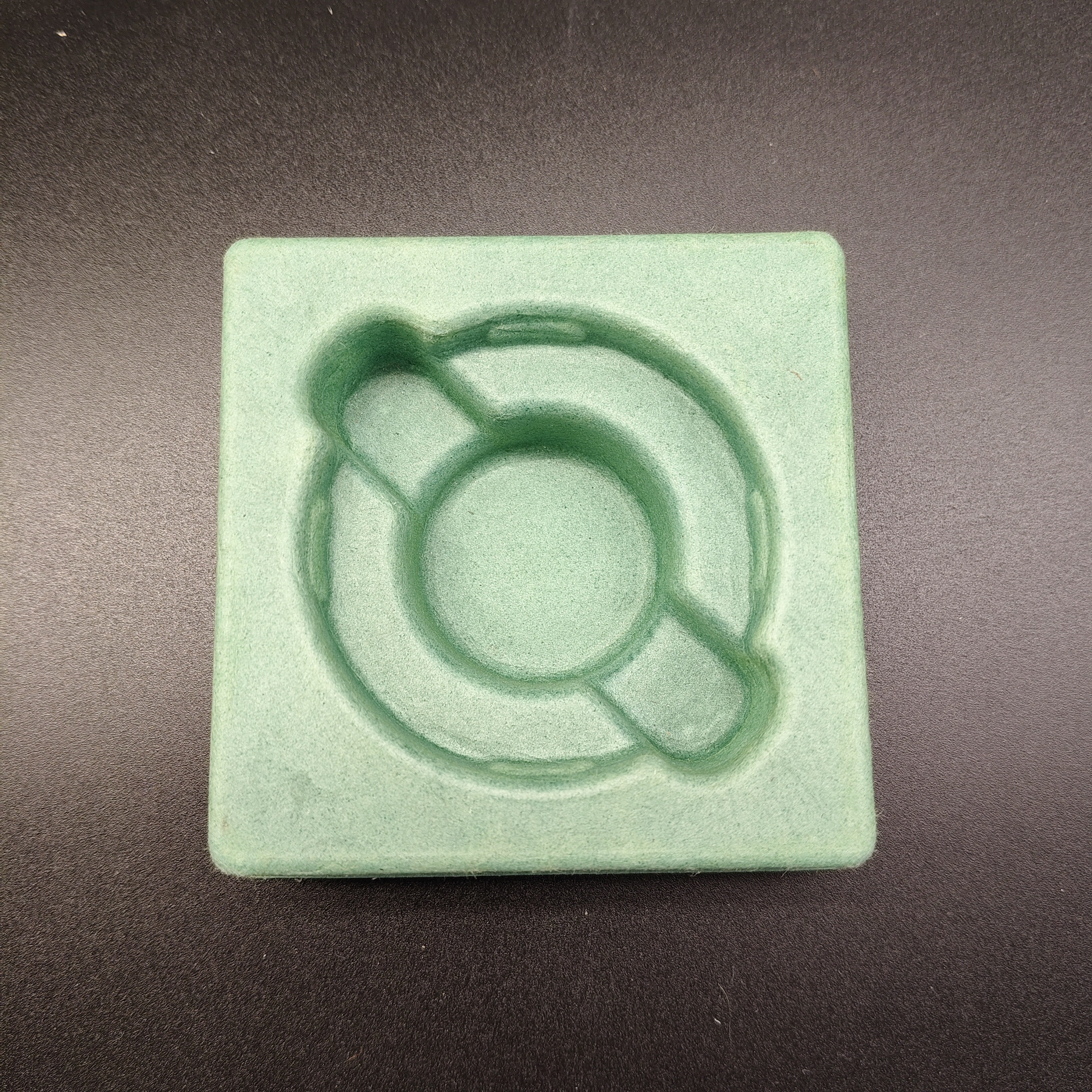 China factory direct supply of green pulp mold packaging base for shockproof, drop-proof and scratch-proof of aerospace precision hardware parts