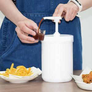 Quality 41 Ounce PE Square Head Jug Pump Dispenser 5ml 8ml 10ml For Sauces Syrups Soaps wholesale