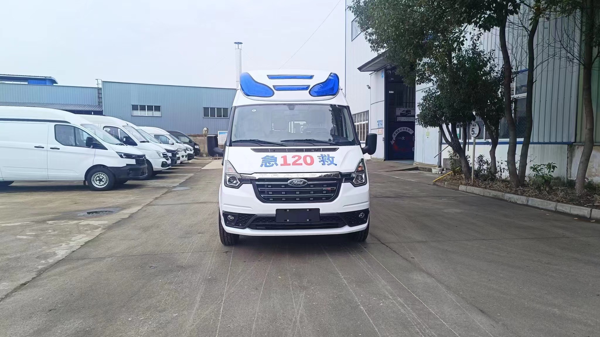 3300 Kgs GVW Medium Duty Ambulance With After Sales Service Provided