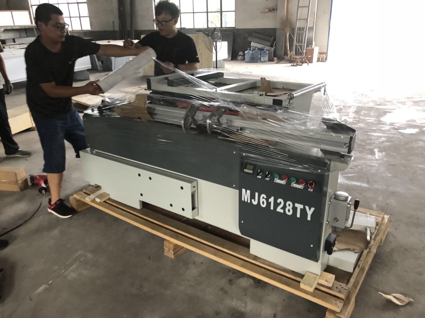 High precision wood panel saw sliding panel saw sliding table saw wood cutting machine