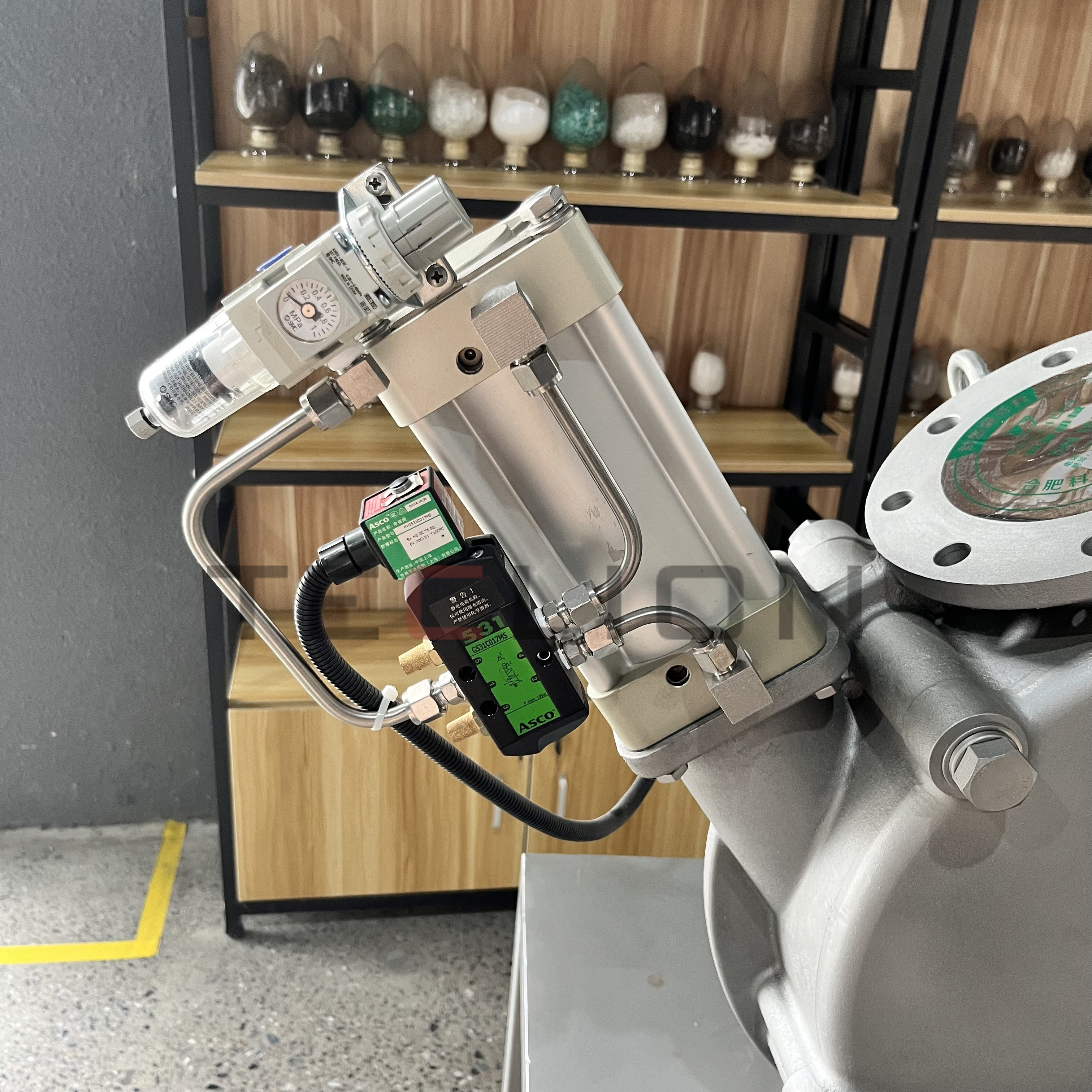 Dual channel directional valve made of stainless steel and cast aluminum material