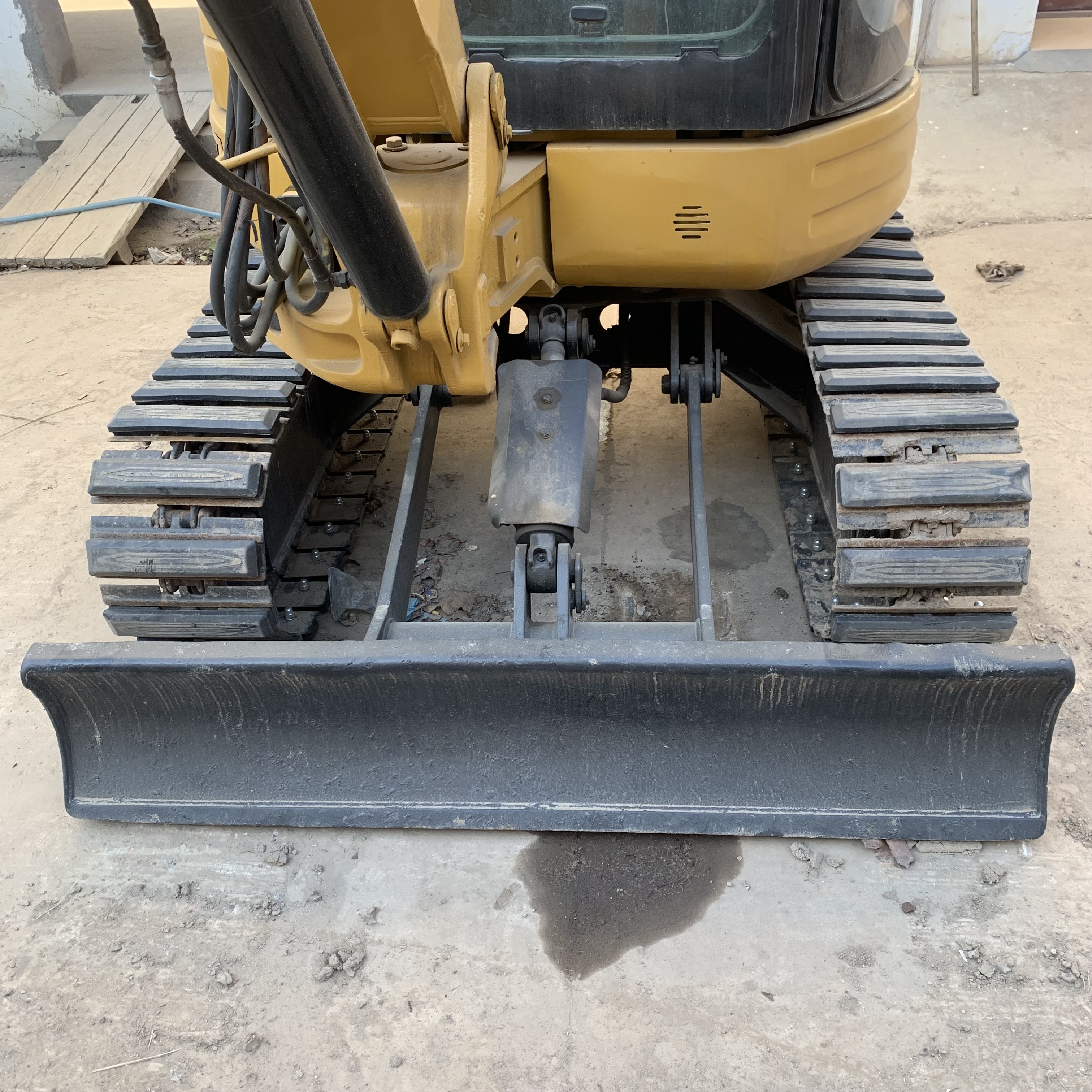 Used caterpillar Mini Excavator CAT303 original unreplaced with 23.6KW Power
