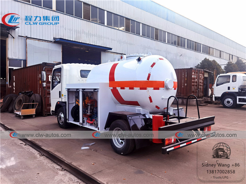 4000L Sinotruk HOWO 4x2 LPG Bobtail Tanker Truck With Flow Meter