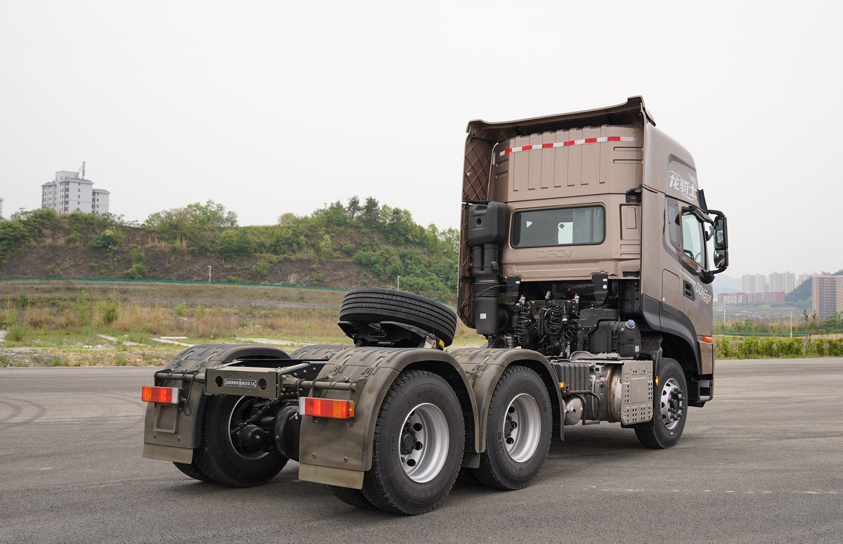 40T Loading Capacity 2 Reverse Shift Number Heavy Truck Dongfeng KL Tractor Truck with 465hp