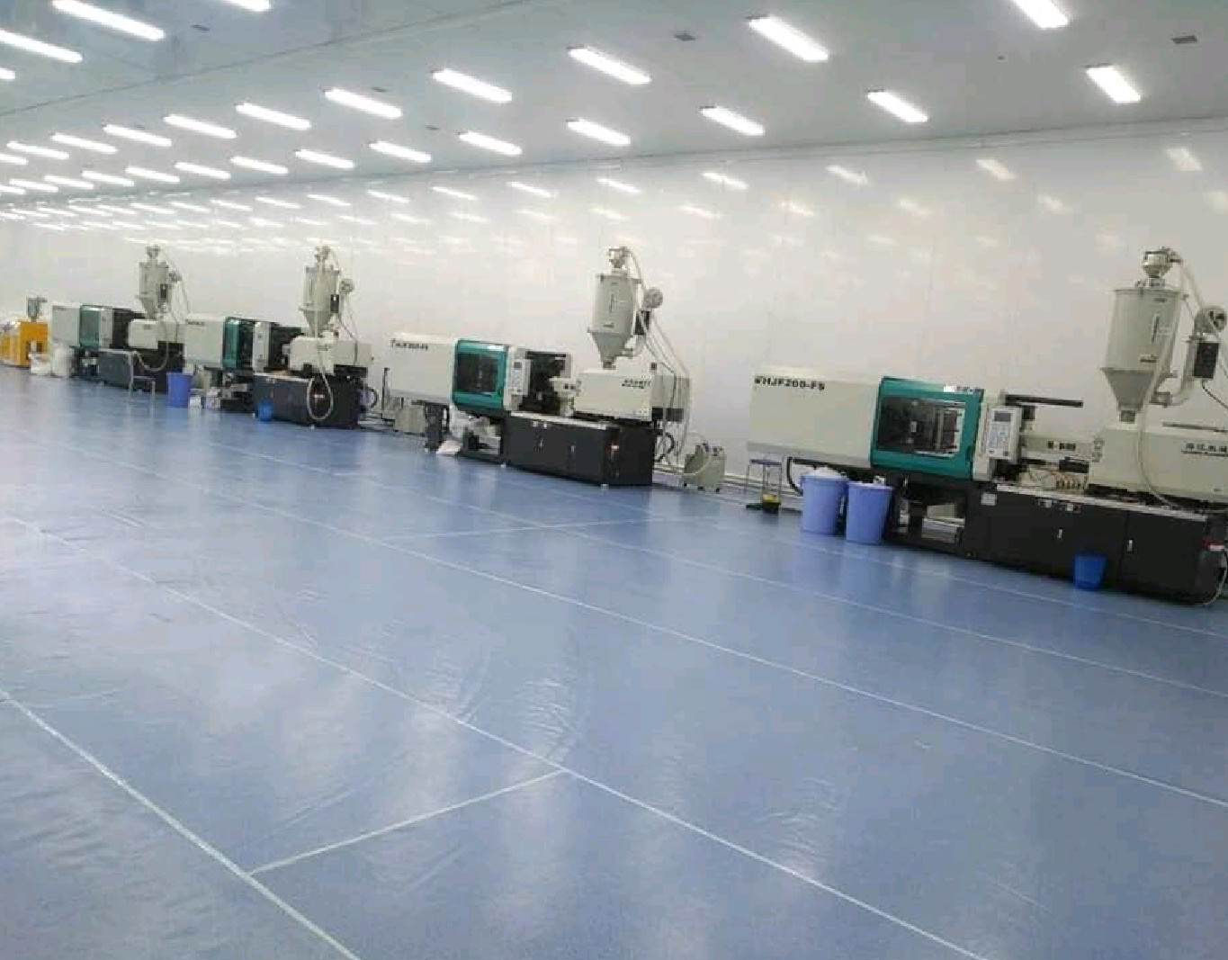 Variable Injection Rate Plastic Injection Molding Machine with Variable Max. Hydraulic Pressure