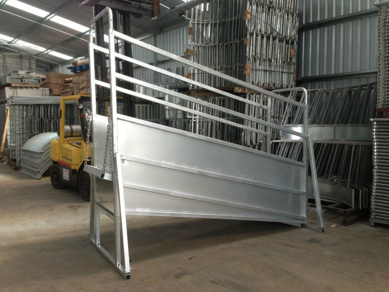 Galvanized mobile cattle loading ramp