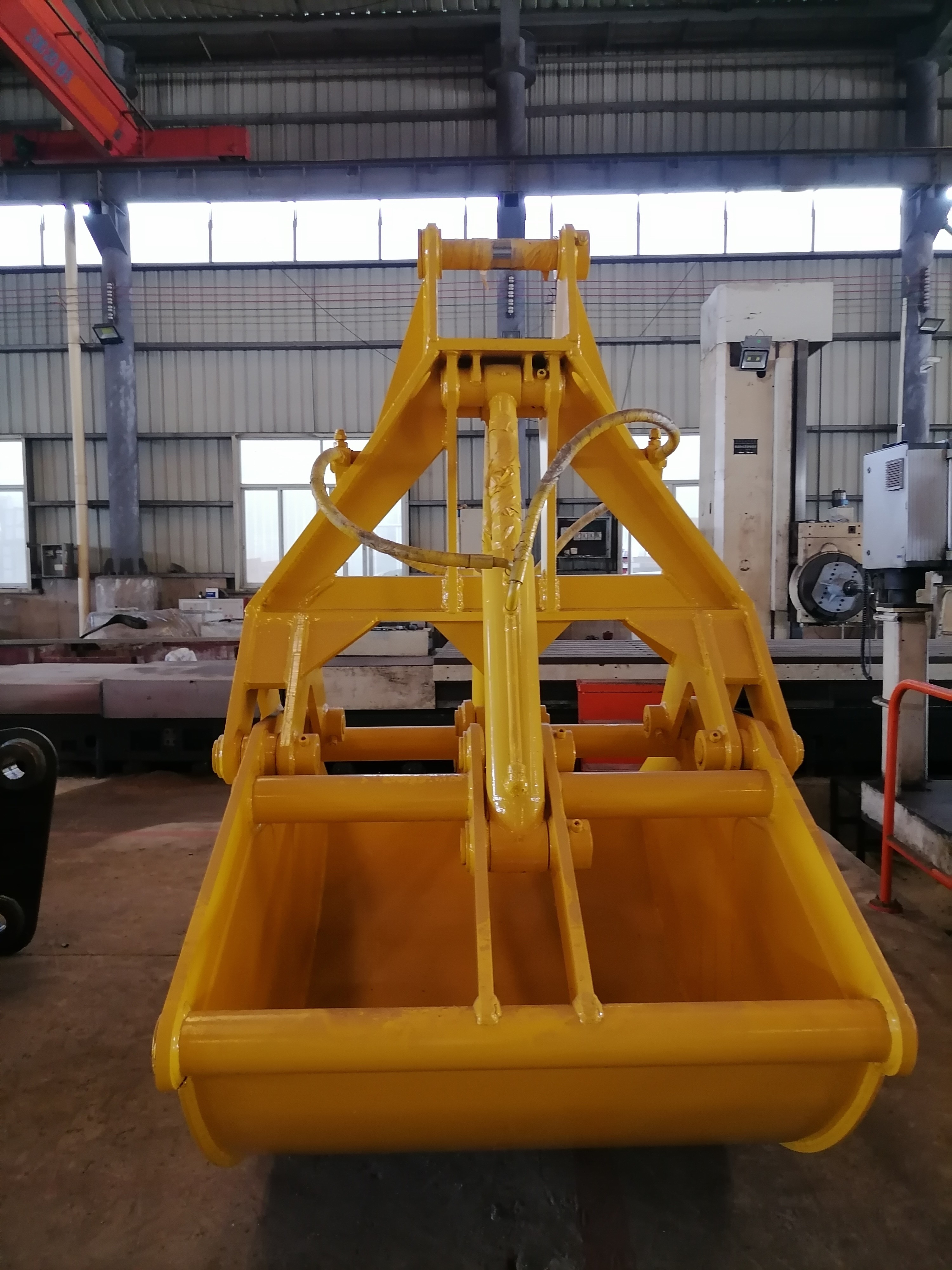 Telescopic Arm With Clamshell Bucket For 50ton Excavator 32m Yellow Red