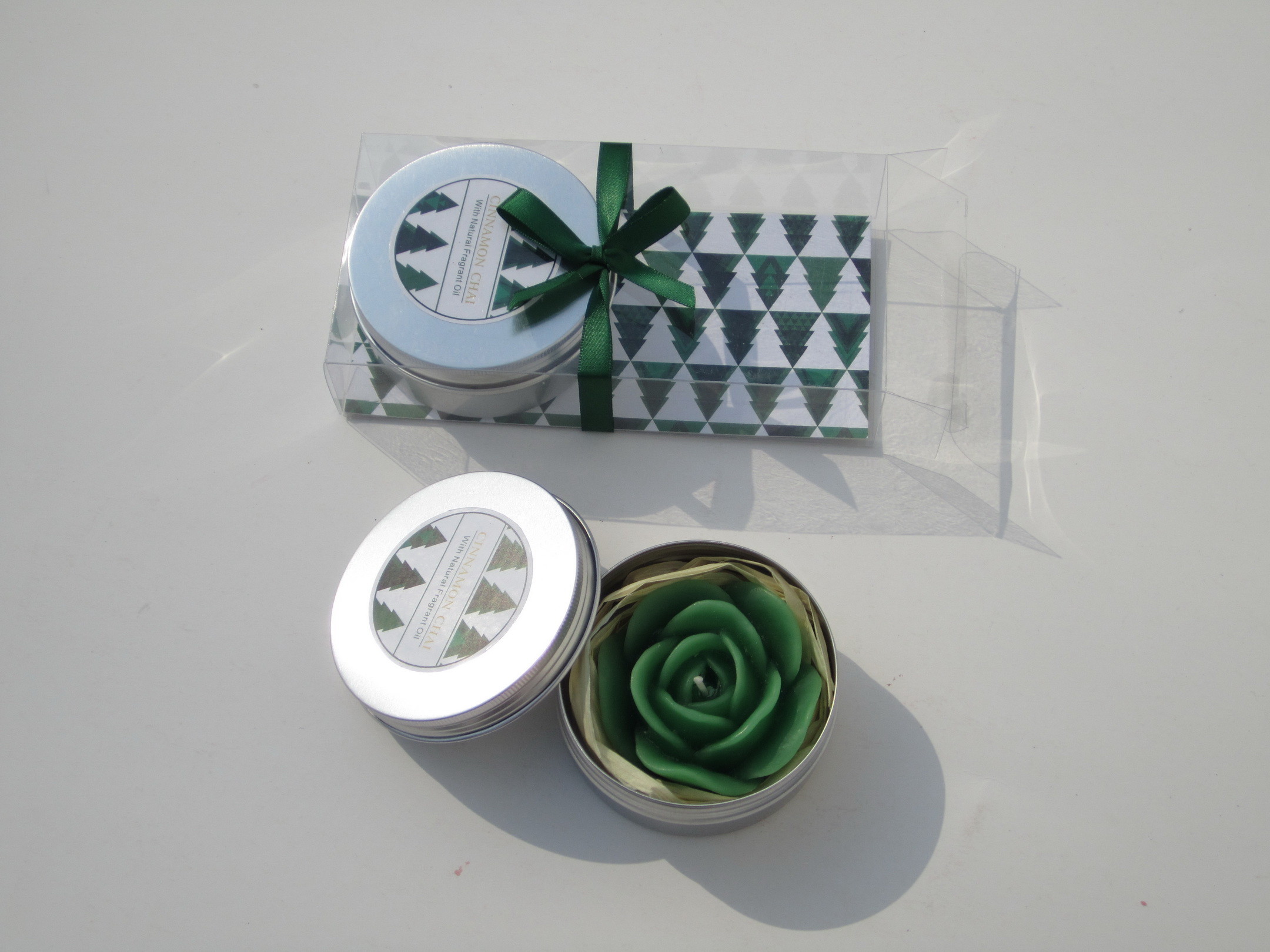 2PK Red & Green scented & assorted rose tin candle with printed label and packed into clear box