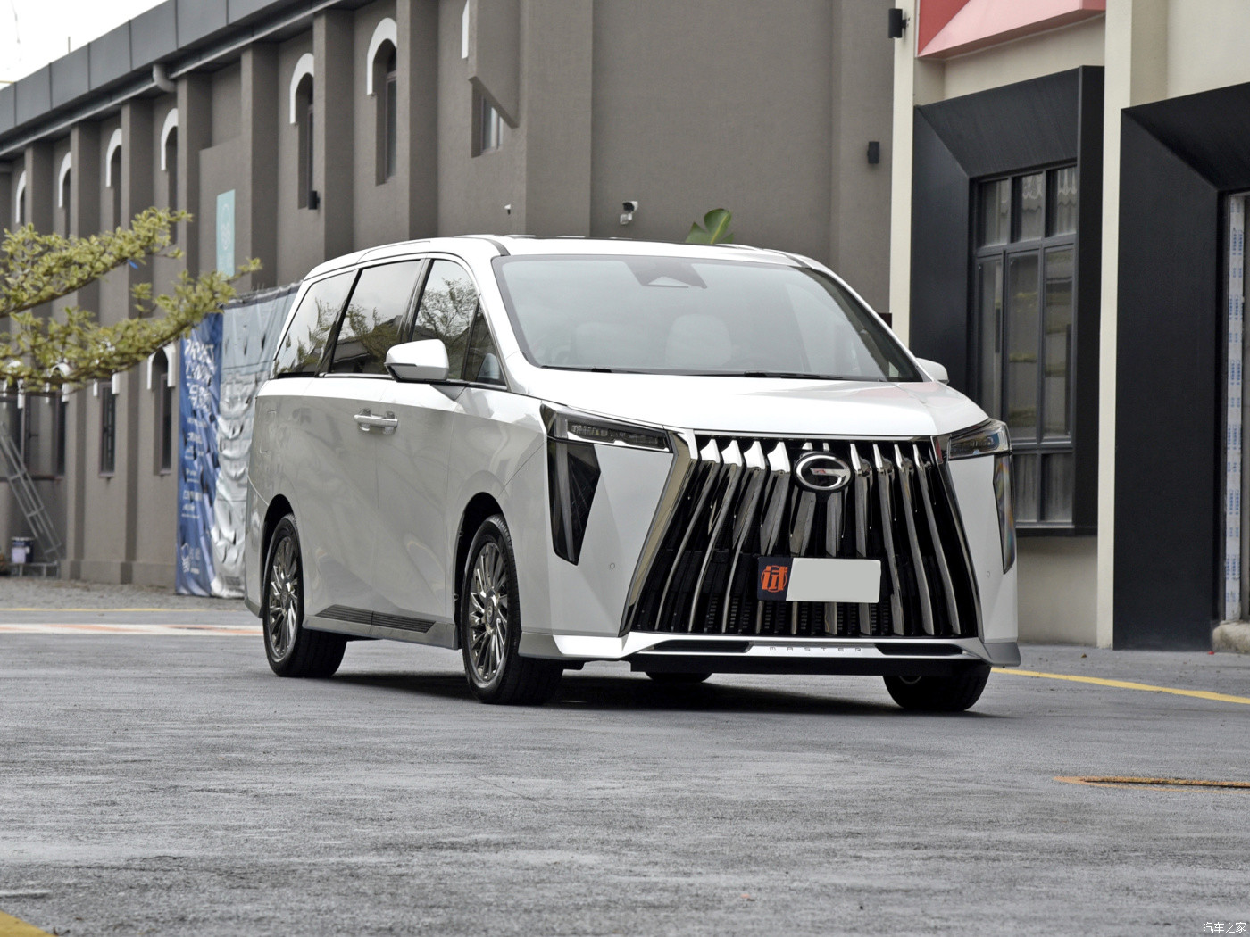 Polar Krypton 009 7 Seater Hybrid MPV Customized Petrol Fuel Cars