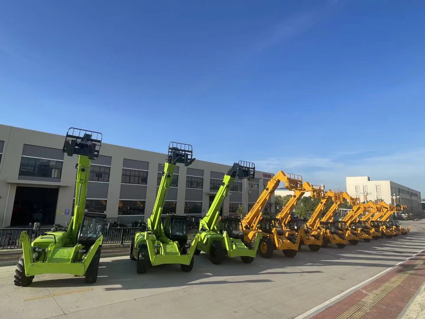 3 Stage / 4 Stage Mast Type Telescopic Forklift Boom Telescopic Crane Loader 7400 kg