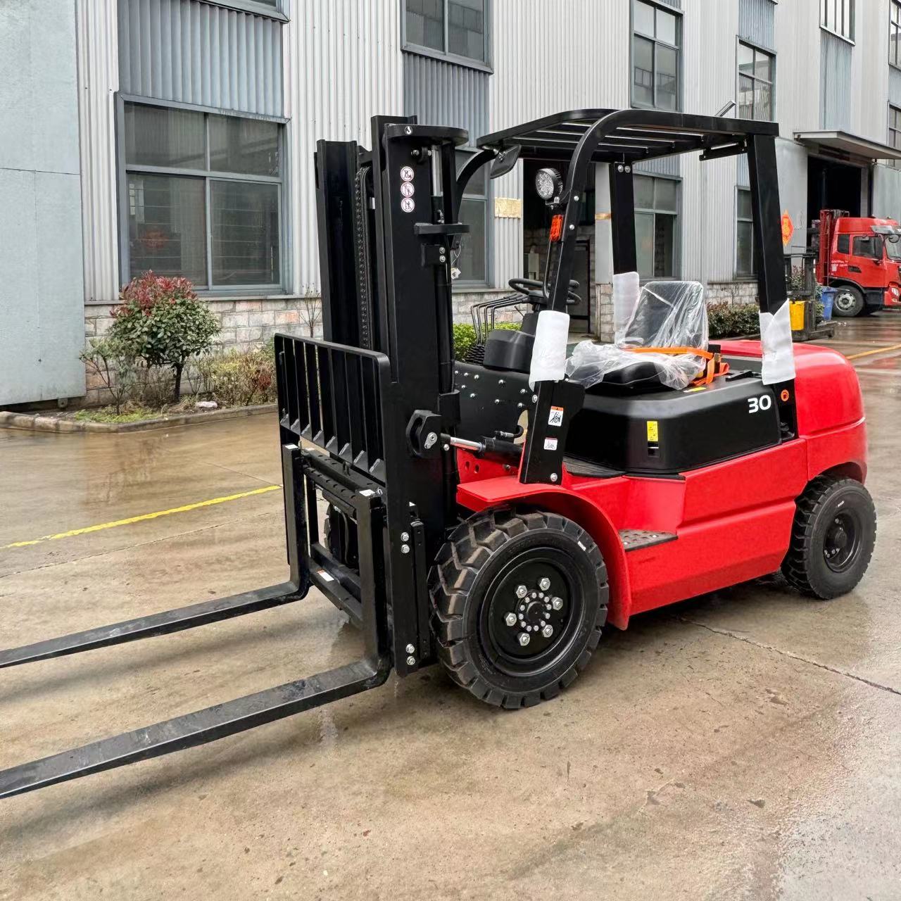 2500kg Diesel Forklift For Stacking Large Cargoes With 5.5 Meters Lifting Height