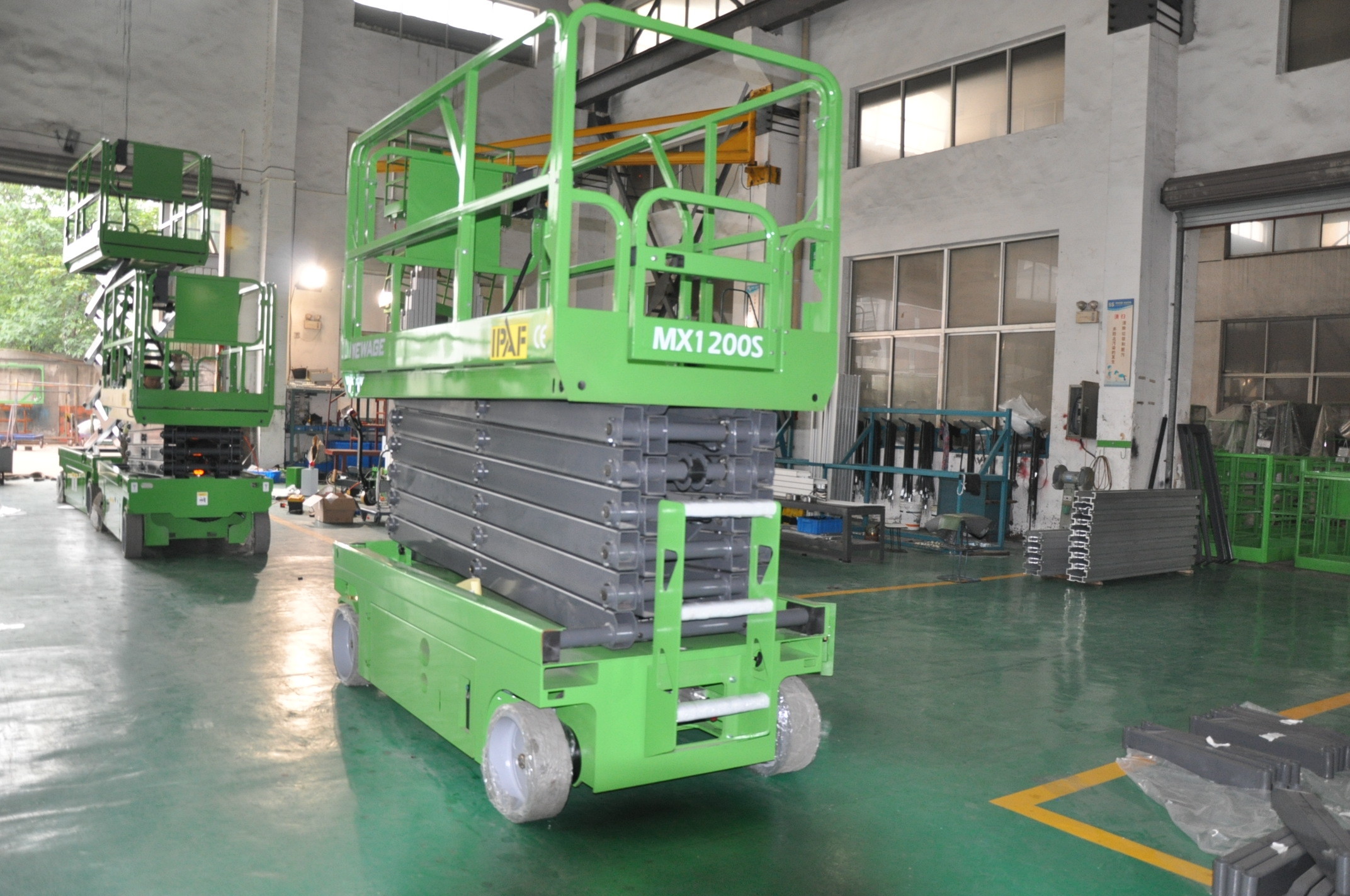 13.8 Meters Electric Elevated Self Propelled Scissor Lift with Extension Platform 320kg