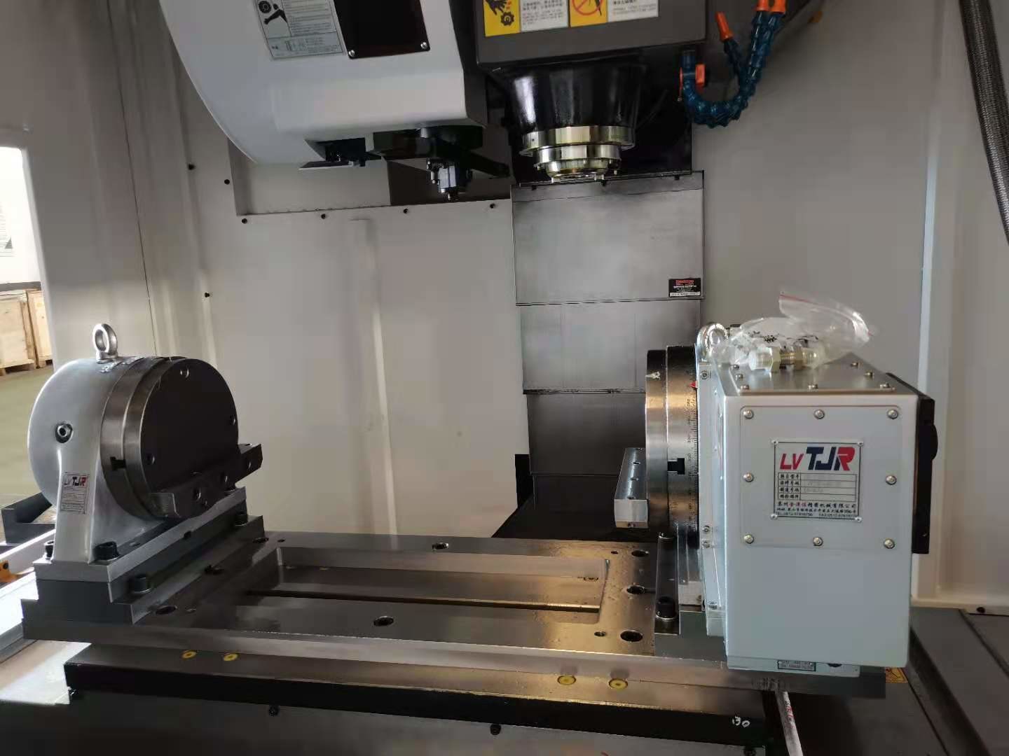 VMC 5 Axis 11KW CNC Vertical Milling Machine VMC1160DL For Molds