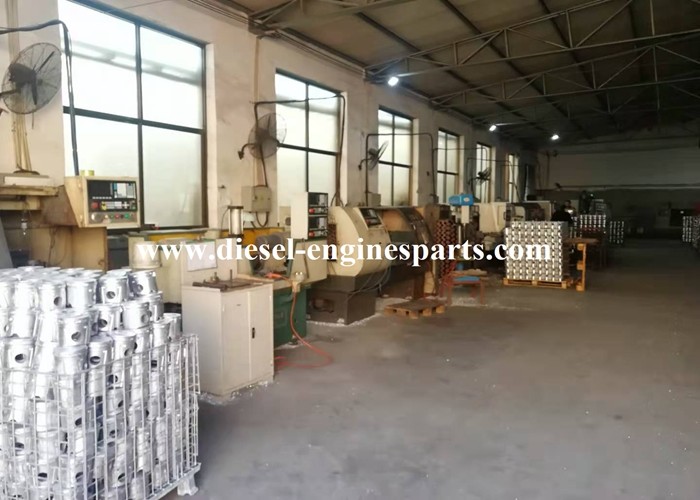 4JH1 4HK1 Diesel Engine Piston OEM Plated Gray Casting For Driving