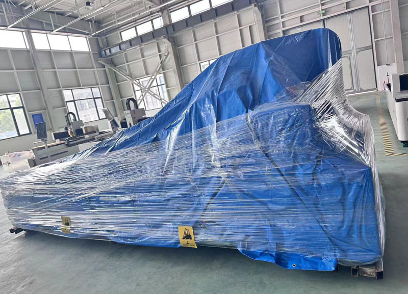 Full Automatic 6m Pipe Plate Cnc Fiber Laser Cutting Machine 3kw 1500*3000mm Exchange Table