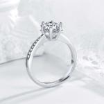 Custom Solitaire Moissanite Jewelry 1ct Engagement Rings Emerald Cutting