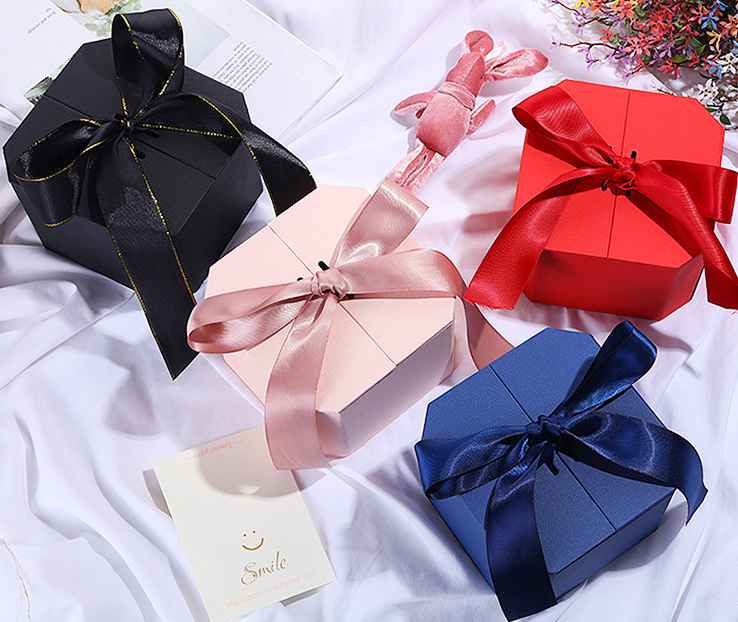 Custom Boutique Luxury Matt Jewelry Gift Box with Magnetic Closure and Black Ribbon