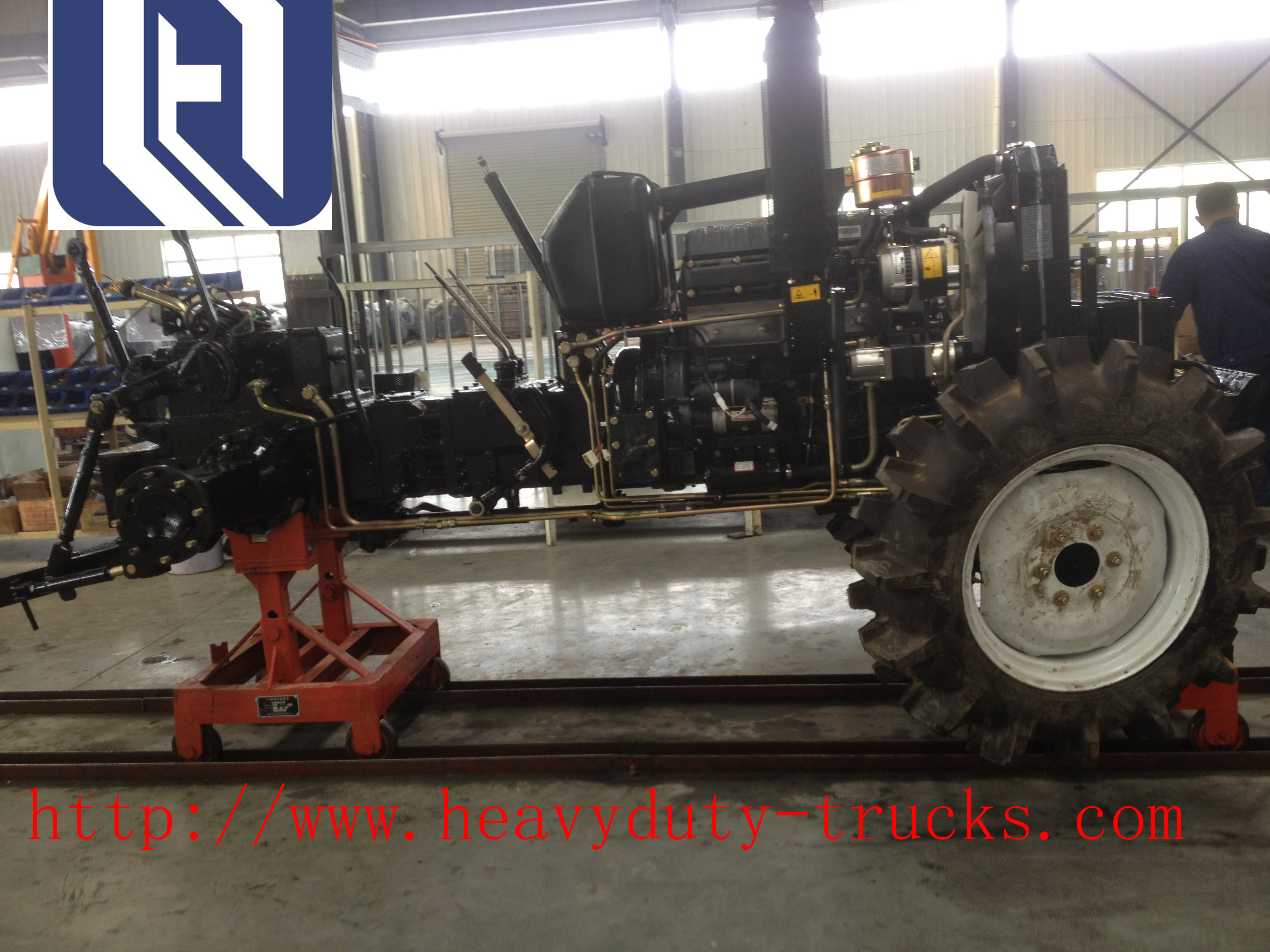Classical 4 Wheel Drive Tractors 30hp With 2700 Kg Payload / Agricultural Vehicles