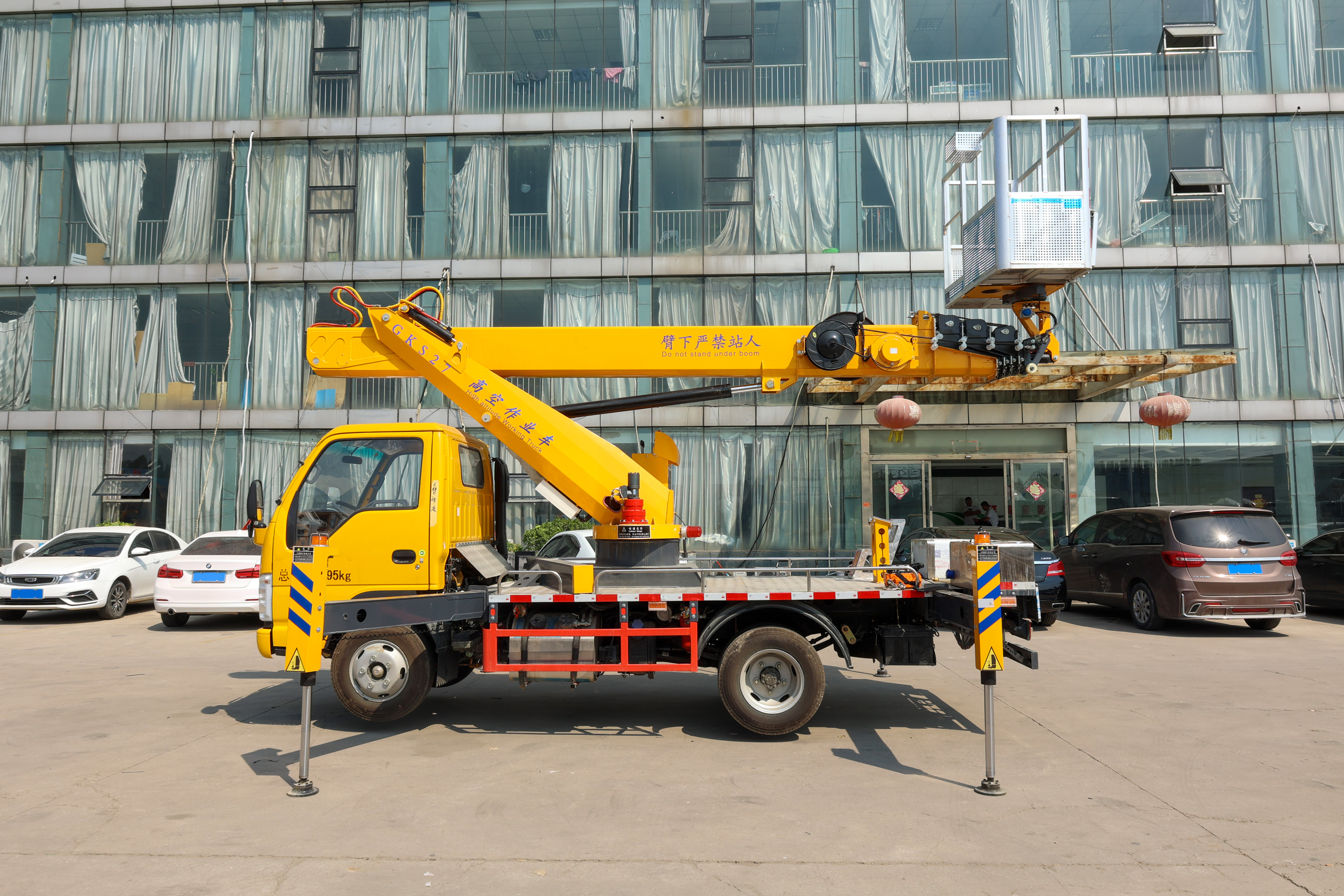 27m aerial work platform hydraulic lift platform truck price