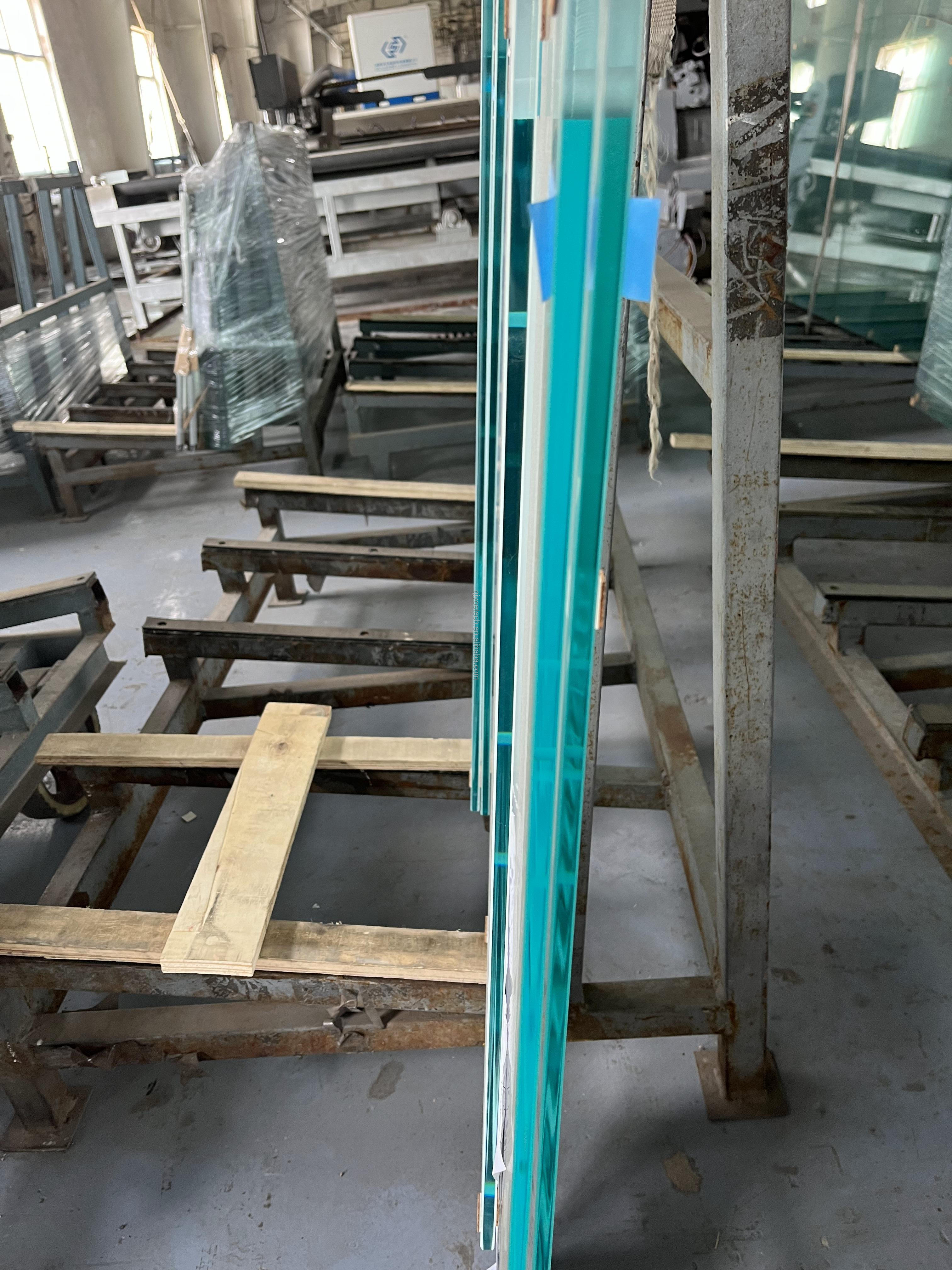 Customized Color Starphire Extra Clear Tempered Glass for Bathroom Kitchen Decoration