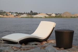 Quality Popular garden sun lounger rattan chaise lounge wholesale