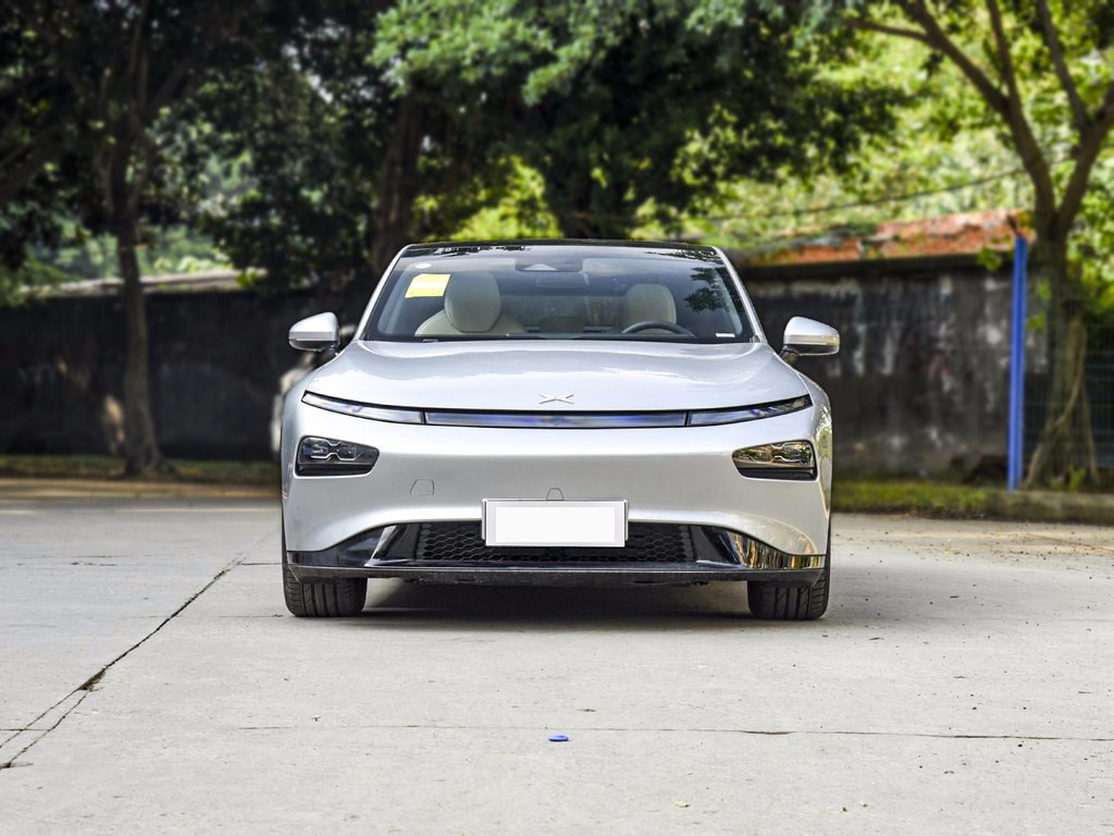 Xpeng P7 Midsize Sedan Electric Car 196KW 5 Seats 4 Wheel Auto Electric Car