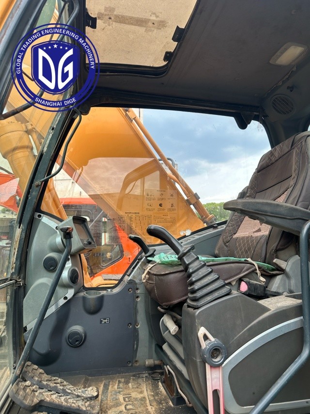R215-9T Used Hyundai 21.5 Ton Excavator With High Strength Steel Construction