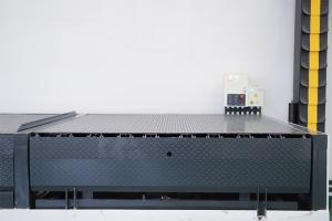High Performance Air Bag Dock Leveler , Safe Airbag Lifting Load Dock Leveler