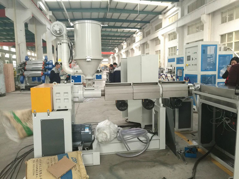 Hdpe Garden Hose Pvc Pipe Extrusion Machine Line Three Layers PVC Fiber Reinforced Flexible Spiral