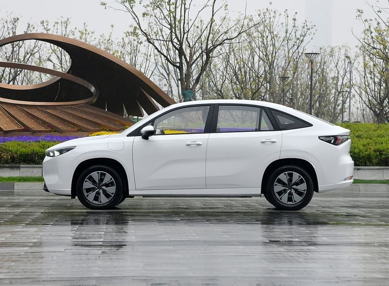 Pure Electric Vehicle Geely Cao Cao 60 EV With Swappable Batteries And A 415 Km Range &150km/h Top Speed Fast Charging