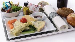Quality FDA EU Porcelain Airline Dinnerware Fine Bone China Dinnerware Sets wholesale