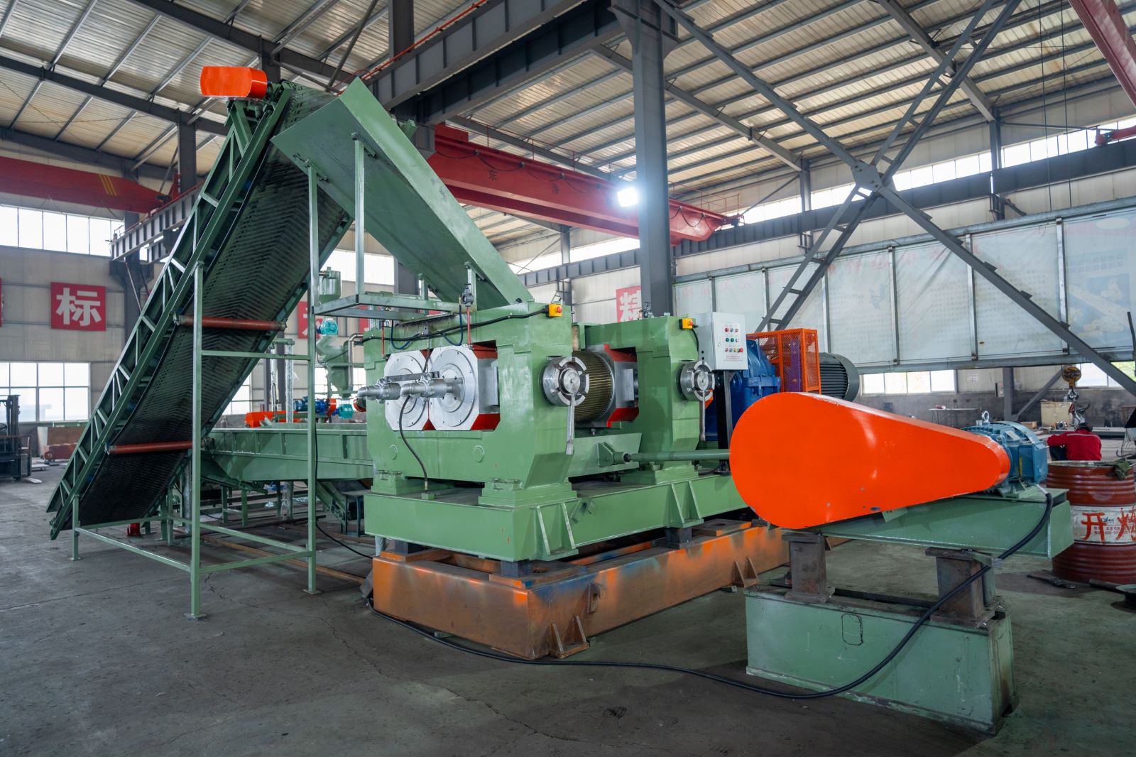 Rubber Tire Recycling Equipment Crushing Mill for Waste Tyre Rubber Powder Cracker Mill