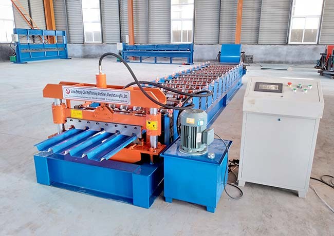 Total Power 4 Kw Corrugated Sheet Roll Forming Machine Voltage 380V 50Hz 3 Phases