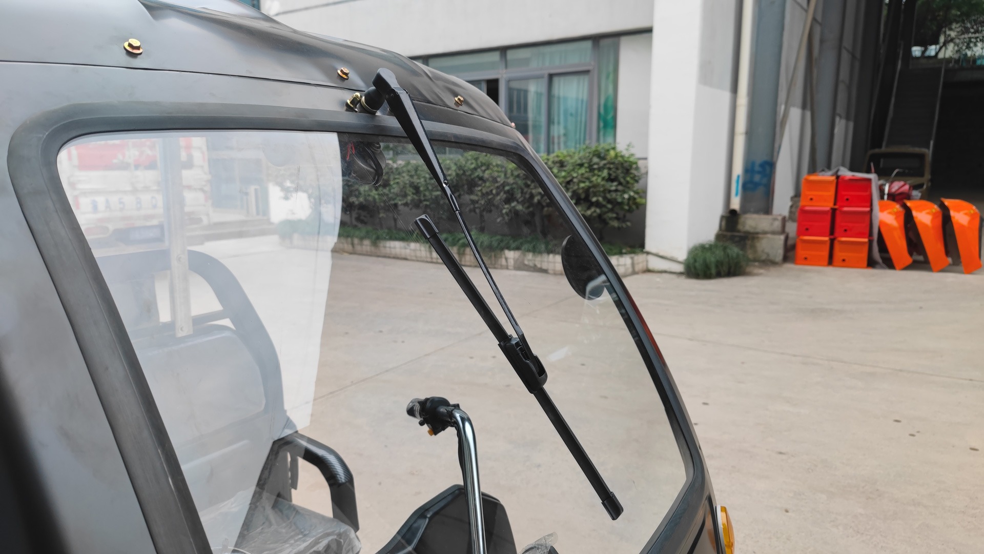 7-9h Charge Time Electric Tricycle For Dry Engineering And Passenger Transport