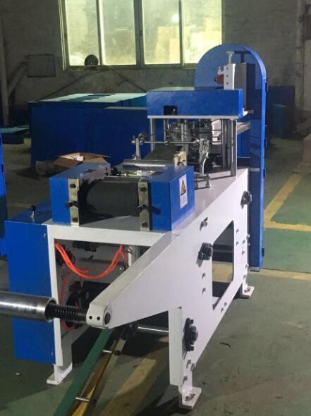 Pneumatic Feeding Tissue Folding Machine , Napkin Manufacturing Machine High