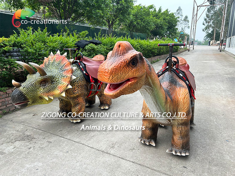 Animatronic Walking Triceratops Walking Dinosaur Playground Equipment For Youth