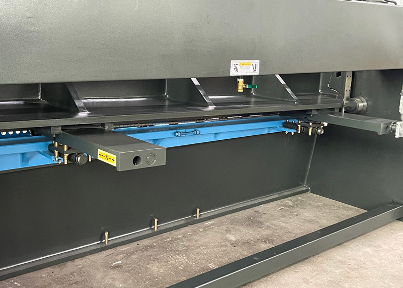 Q12K-6X3200MM Precision Hydraulic Guillotine Shearing Machine NC E21S Shears Cutter For Metal Plate