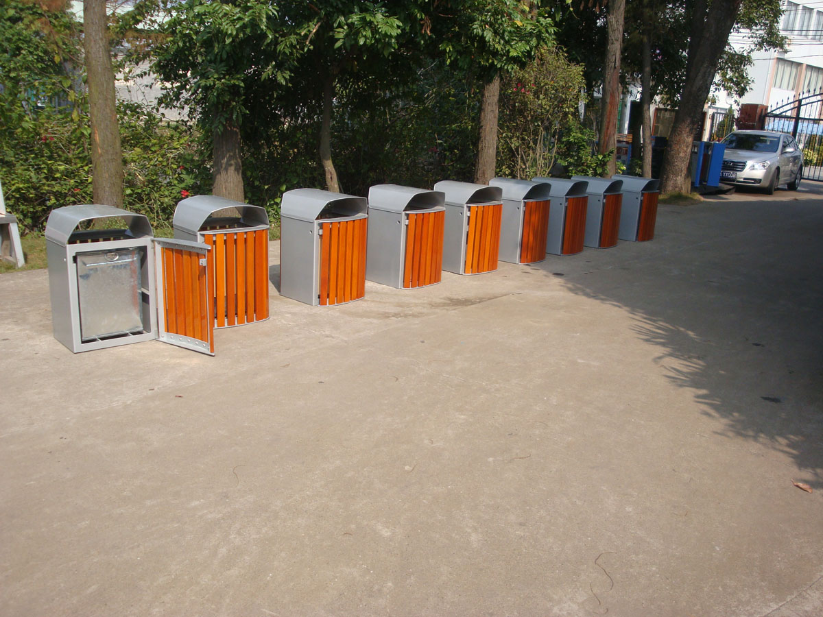 Surface Mounted 120L Garbage Bin , Metal Trash Can With Two Galvanized Plate Liners