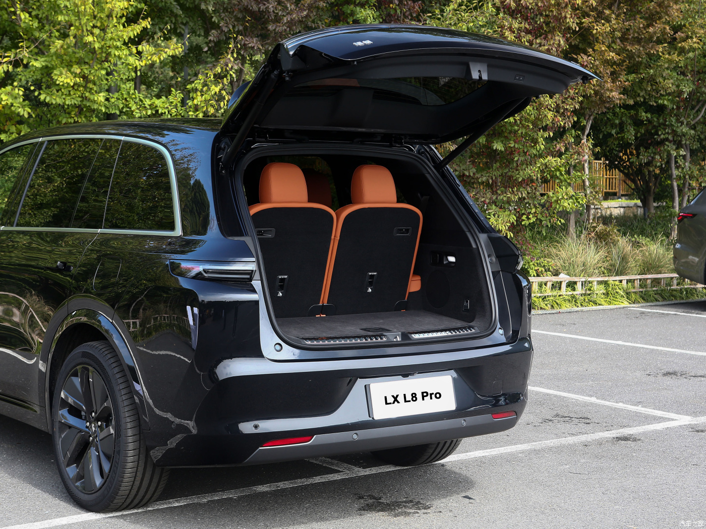 Experience the Future of Transportation with Lixiang L8 Pro Hybrid Electric SUV 1.5T Dual Motor and 4WD Drive
