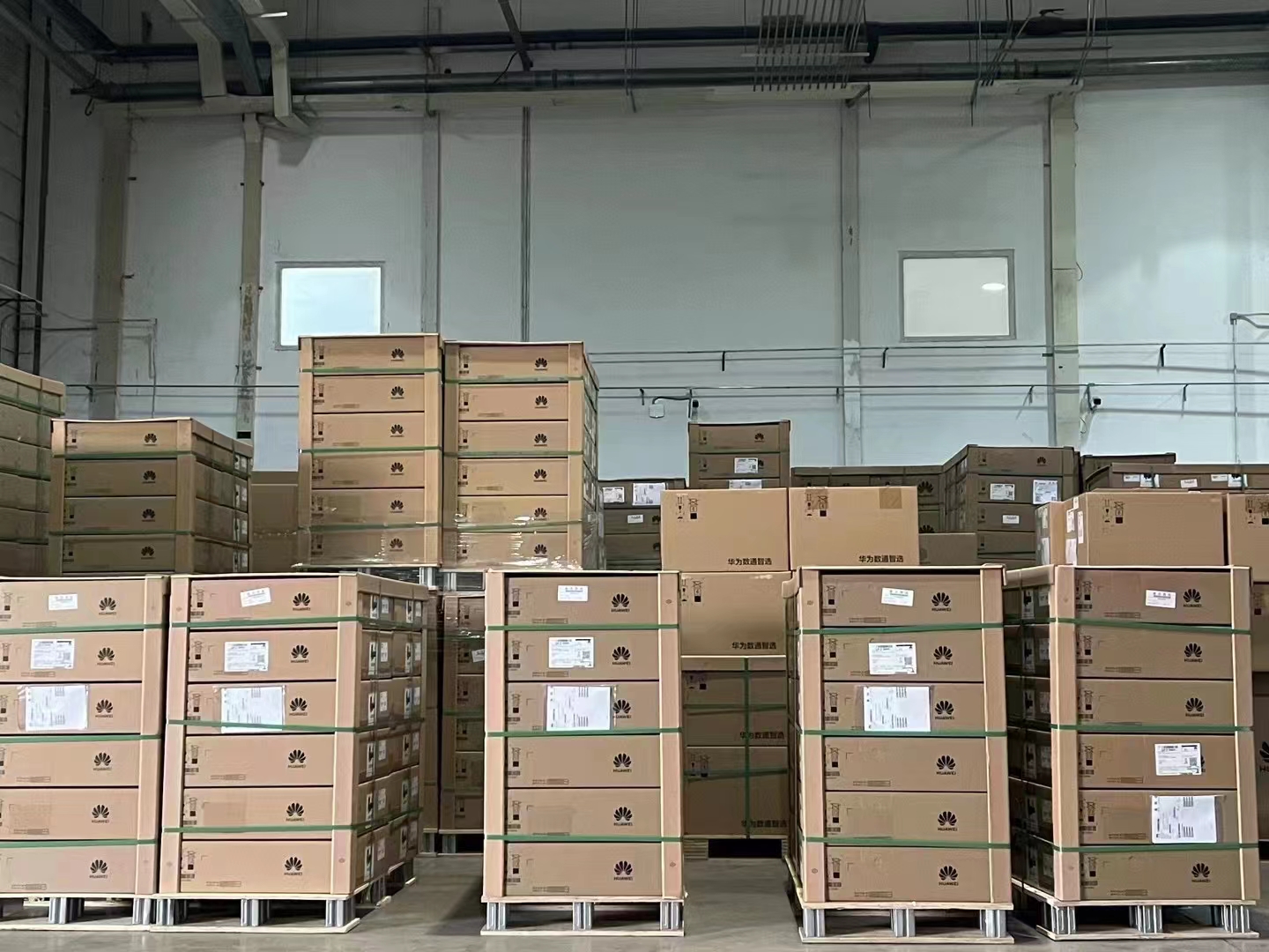 huawei S5731-S24T4X Network Switch with 24*10/100/1000BASE-T Ports and 4*10GE SFP Ports