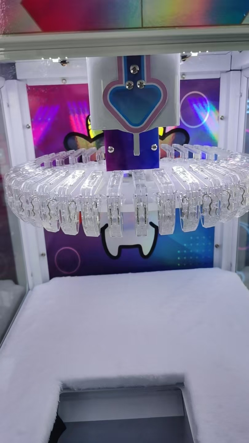 Kid's Entertainment Coin 24 Clip Gift Vending Win Prize Game Machine