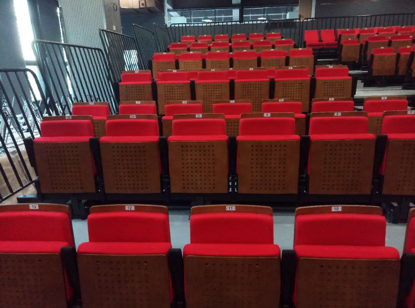 Red Wooden Armrest Automatic Bleachers / Fold Up Bleacher Seats H260mm Step