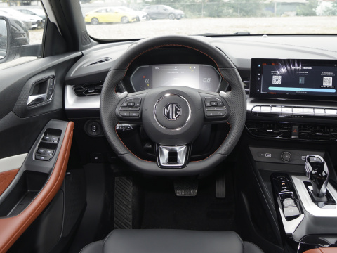 129hp L4 1.5T Engine MG Car Petrol Adults Gasoline Driven 4-Door 5-Seat For Mingjue Mg5 Left Handed Drive 0km Used Vehicles