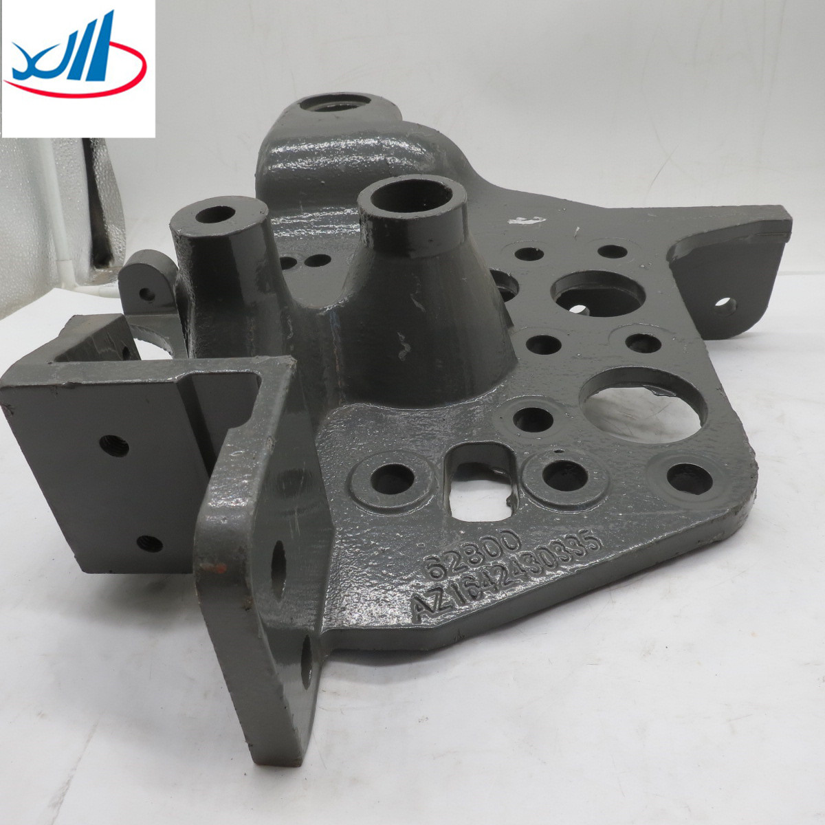 AZ1642430335 Dongfeng Auto Parts Left Front Flip Bracket Cabin Bracket
