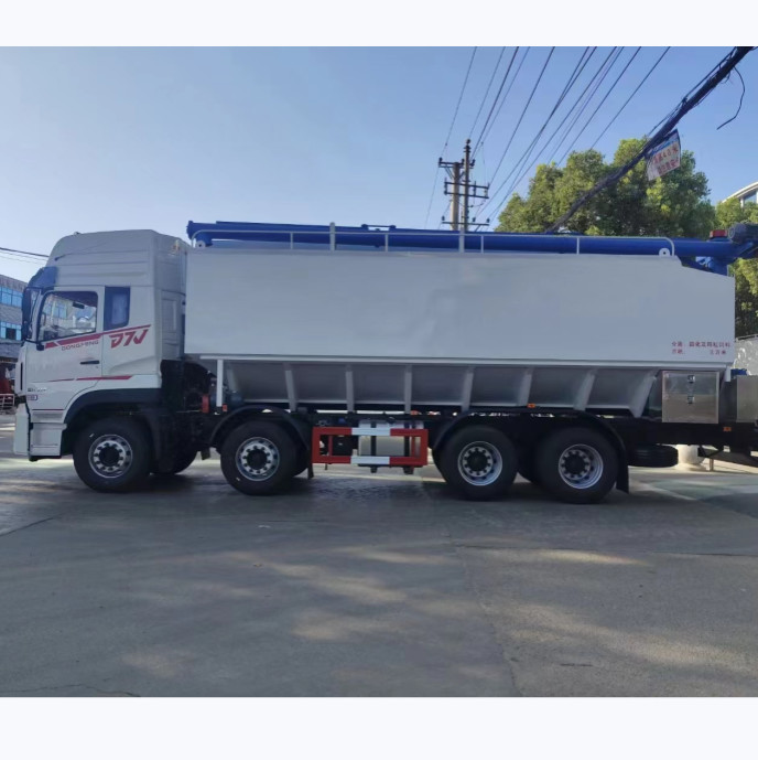 Poultry Chicken Feed Truck 4X2 Drive With 6 Tyres And 1 Spare Tyre