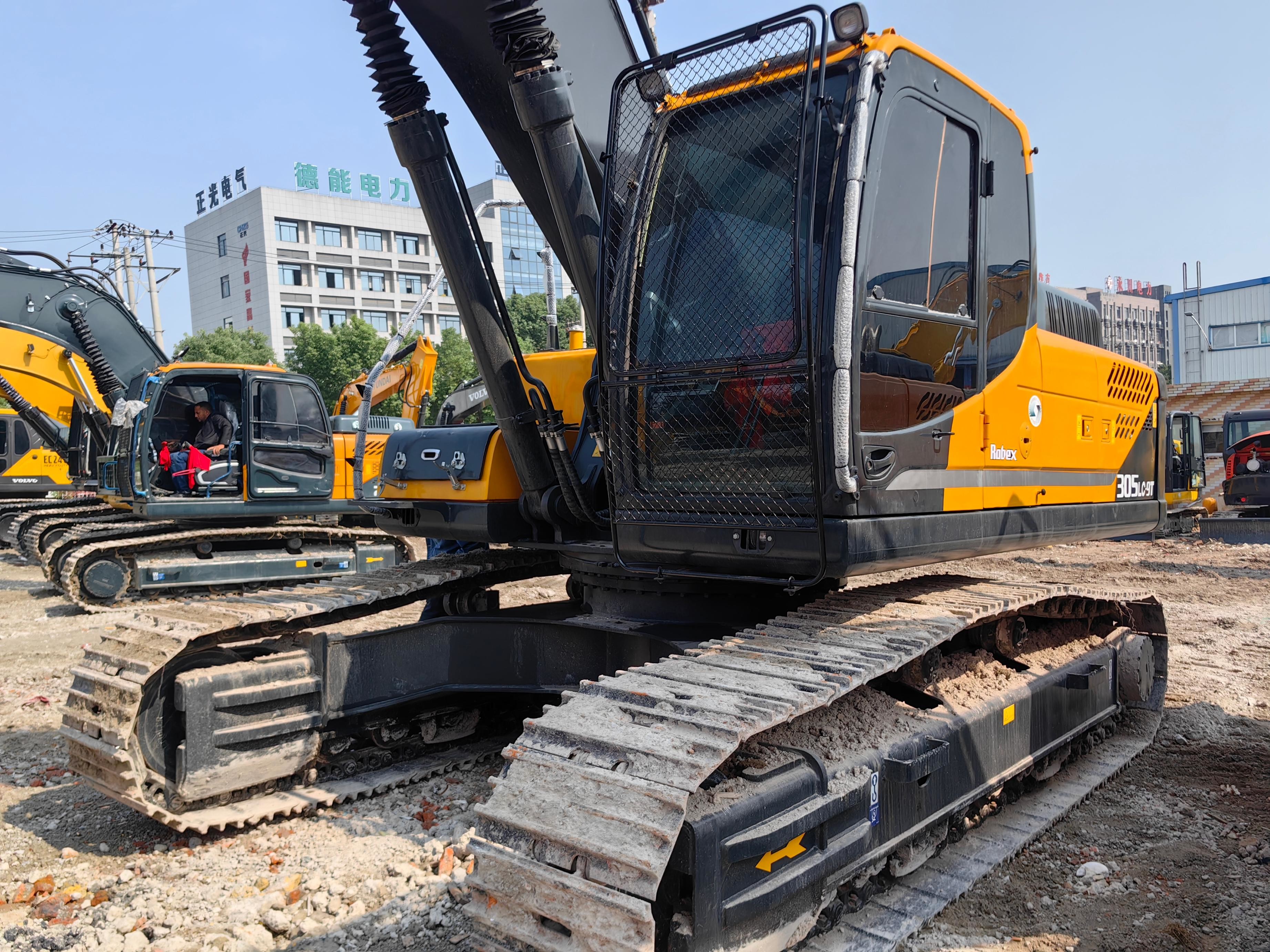 Heavy Equipment Used Hyundai Excavators 30Tons 305 With 1.45 M3 Bucket Capacity